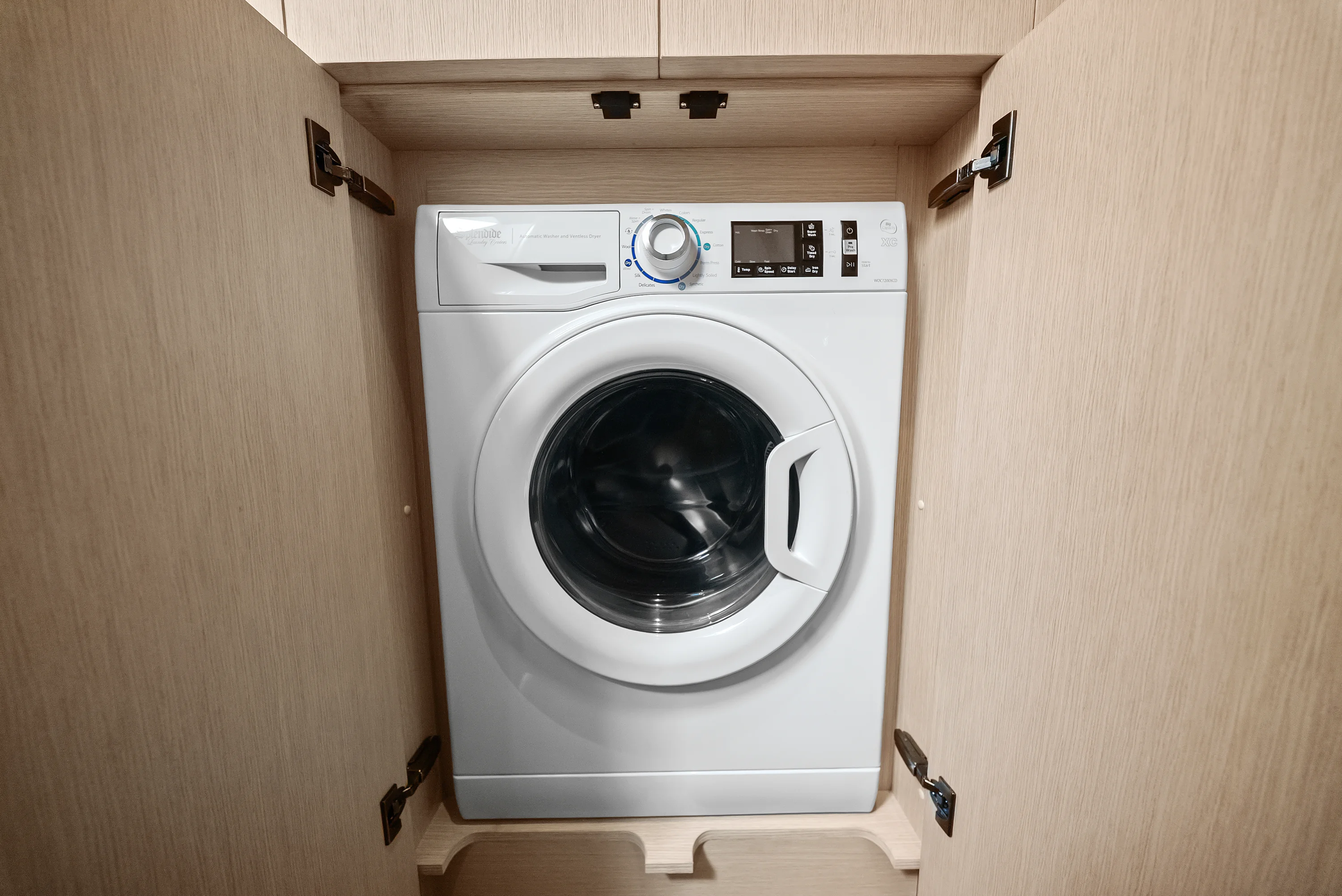 2026 Azimut Seadeck 6 Image Thumbnail #87