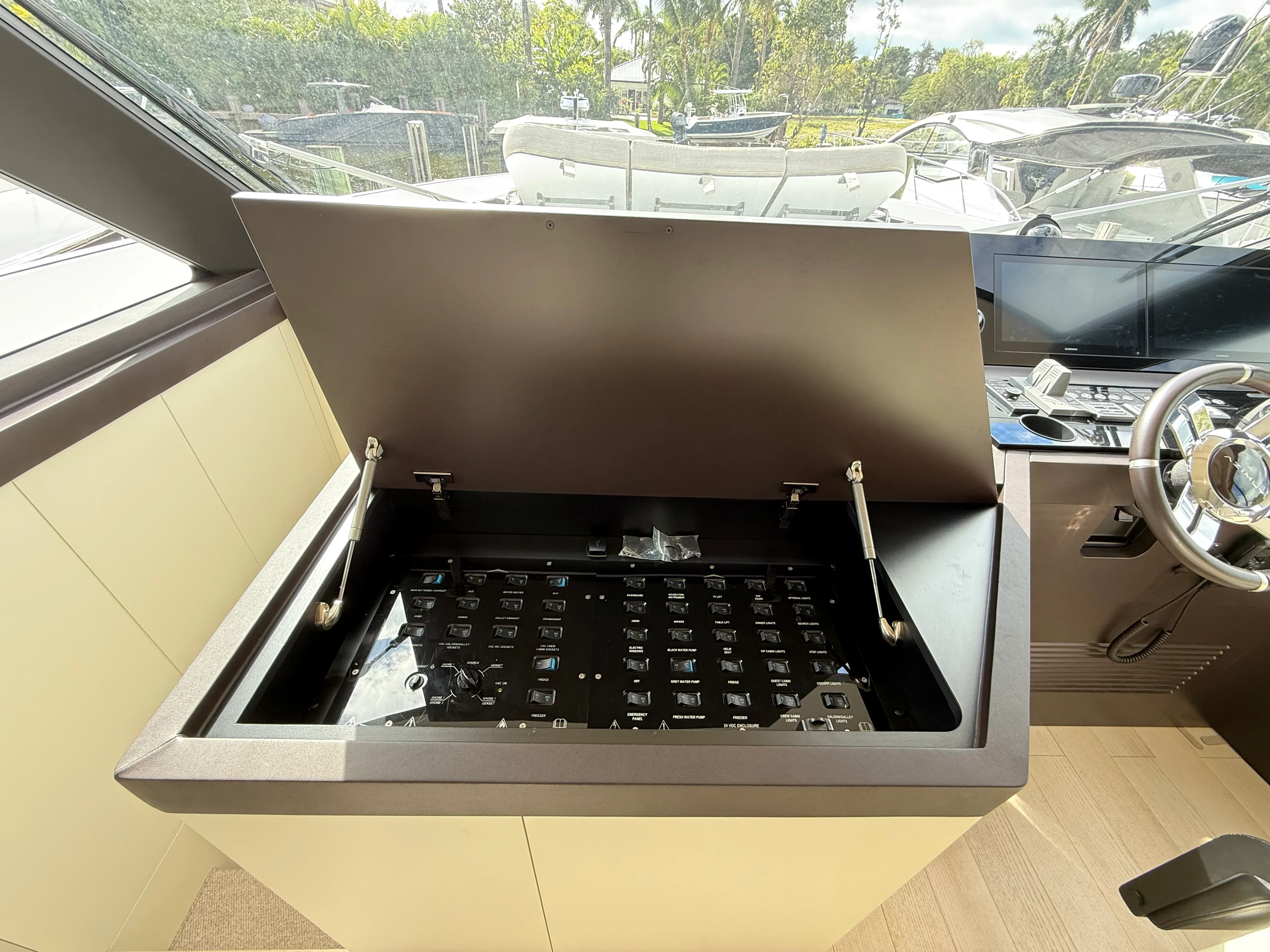 2026 Azimut Seadeck 6 Image Thumbnail #8