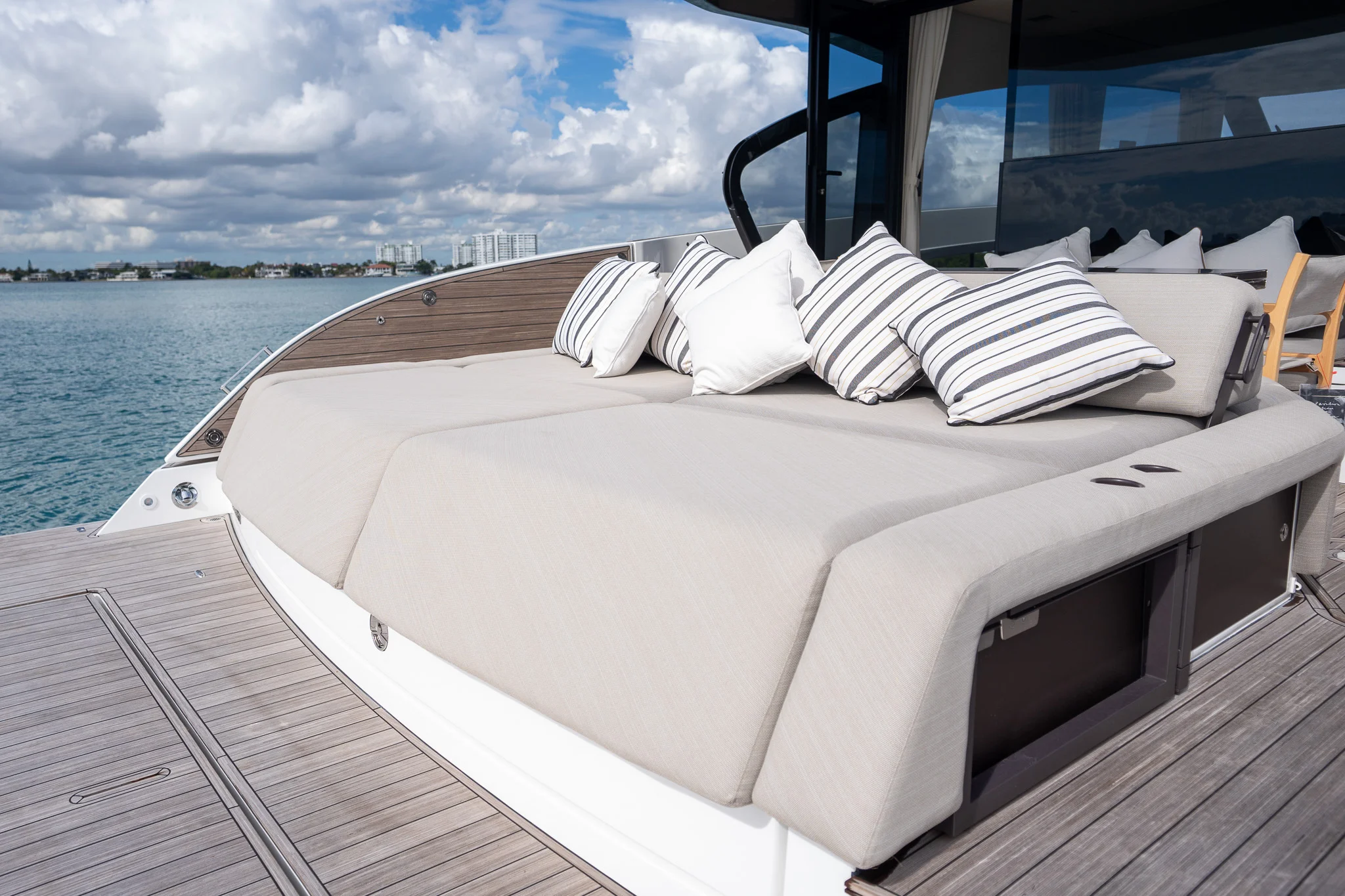 2026 Azimut Seadeck 6 Image Thumbnail #25