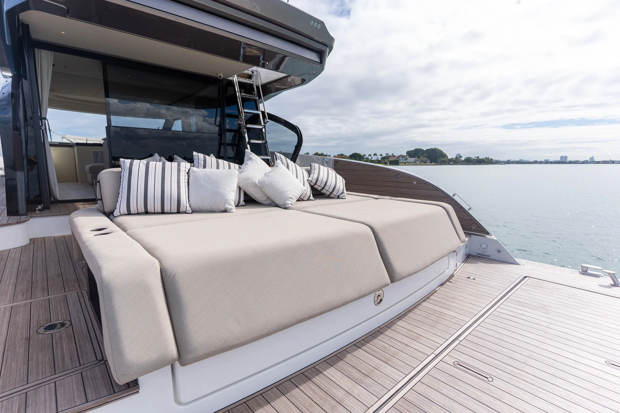 2026 Azimut Seadeck 6 Image Thumbnail #23