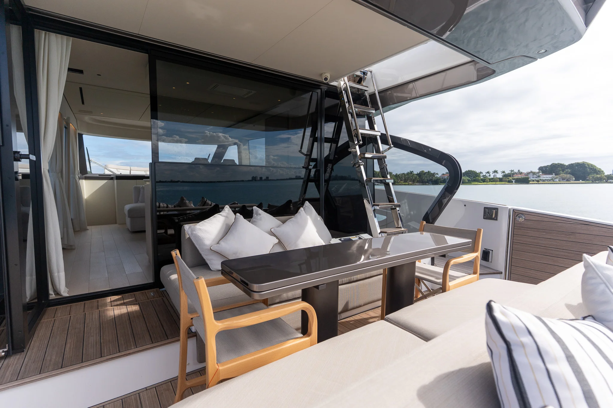 2026 Azimut Seadeck 6 Image Thumbnail #24