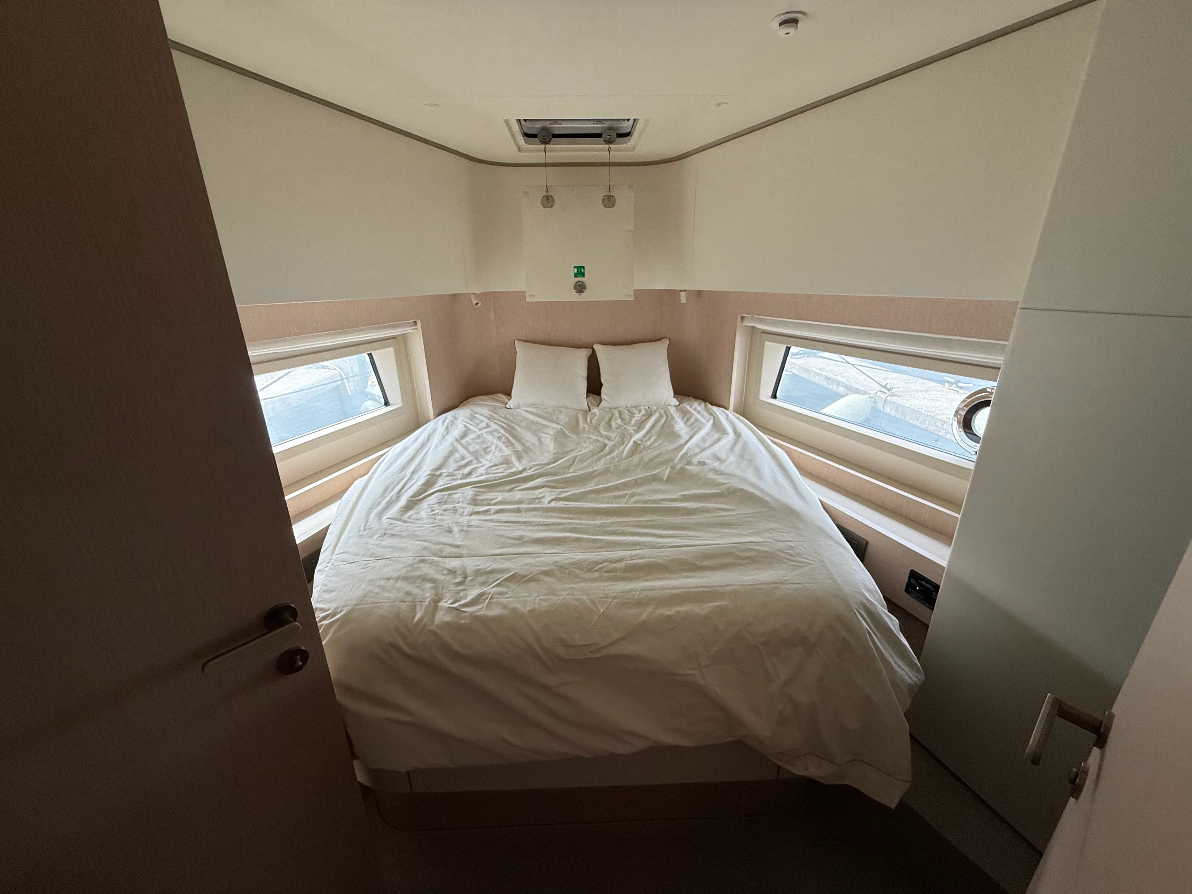 2026 Azimut Seadeck 6 Image Thumbnail #13