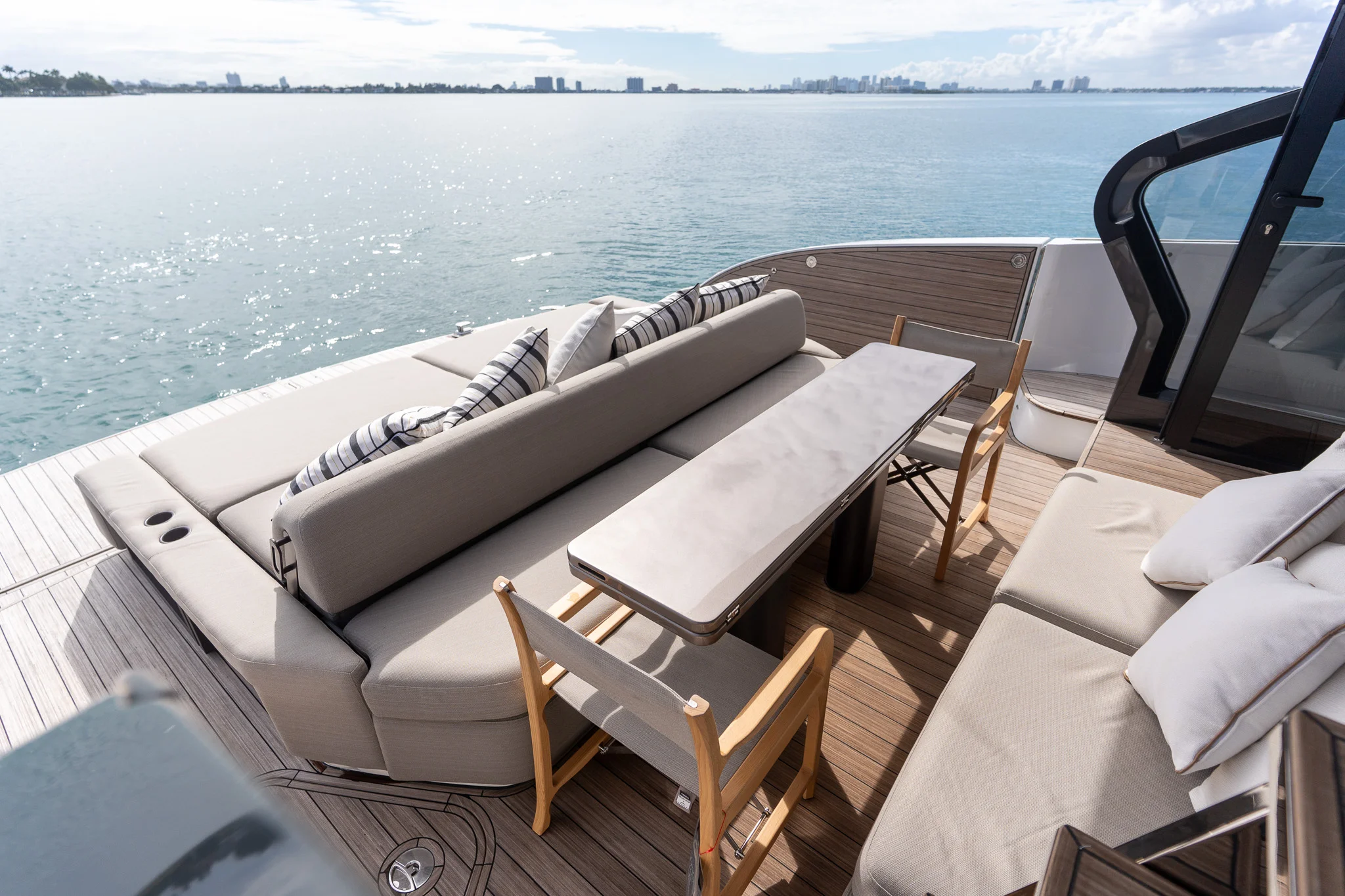 2026 Azimut Seadeck 6 Image Thumbnail #30