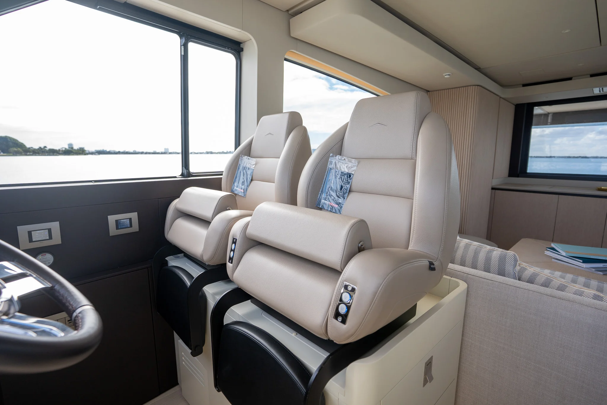 2026 Azimut Seadeck 6 Image Thumbnail #18