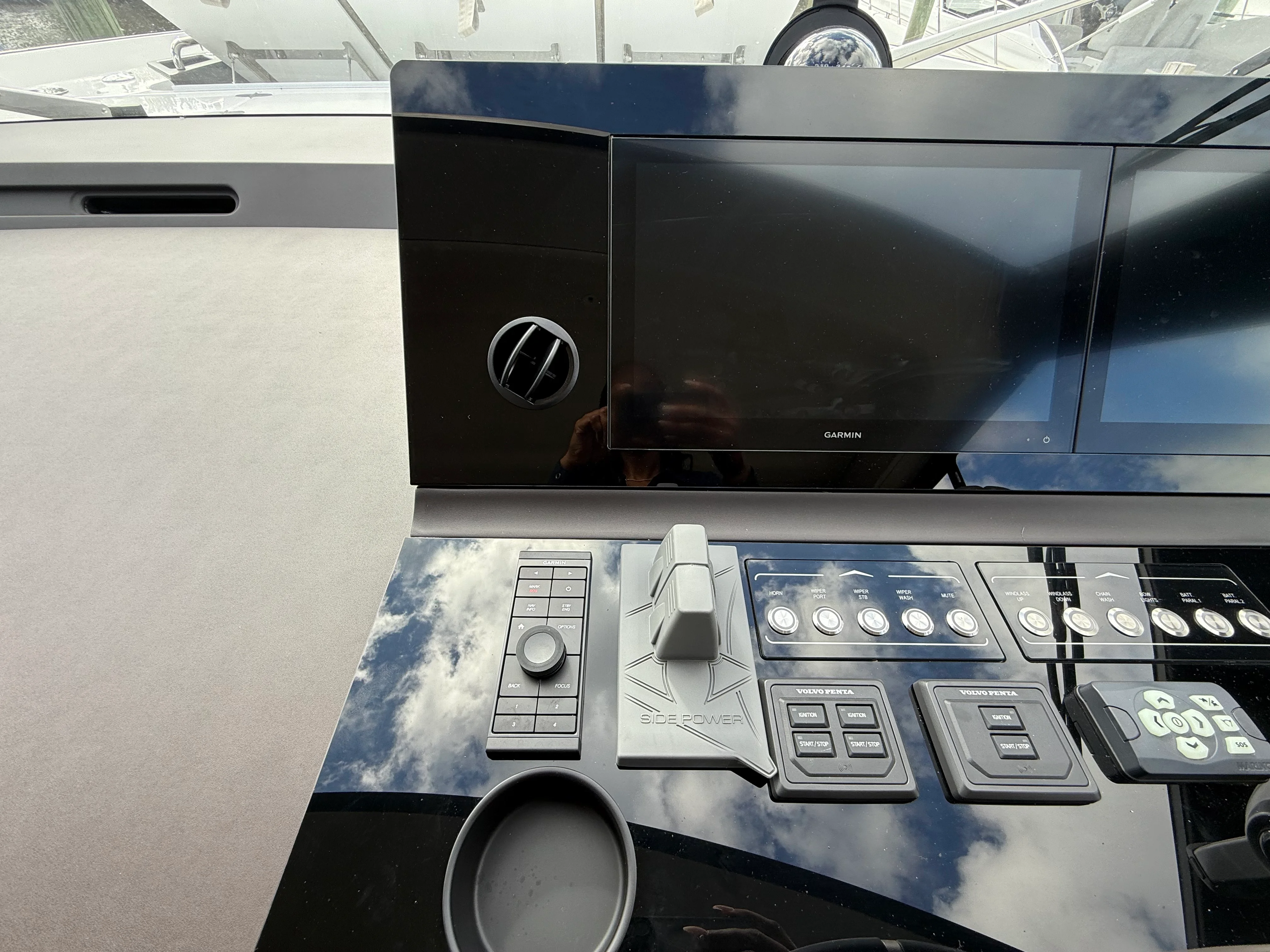 2026 Azimut Seadeck 6 Image Thumbnail #6