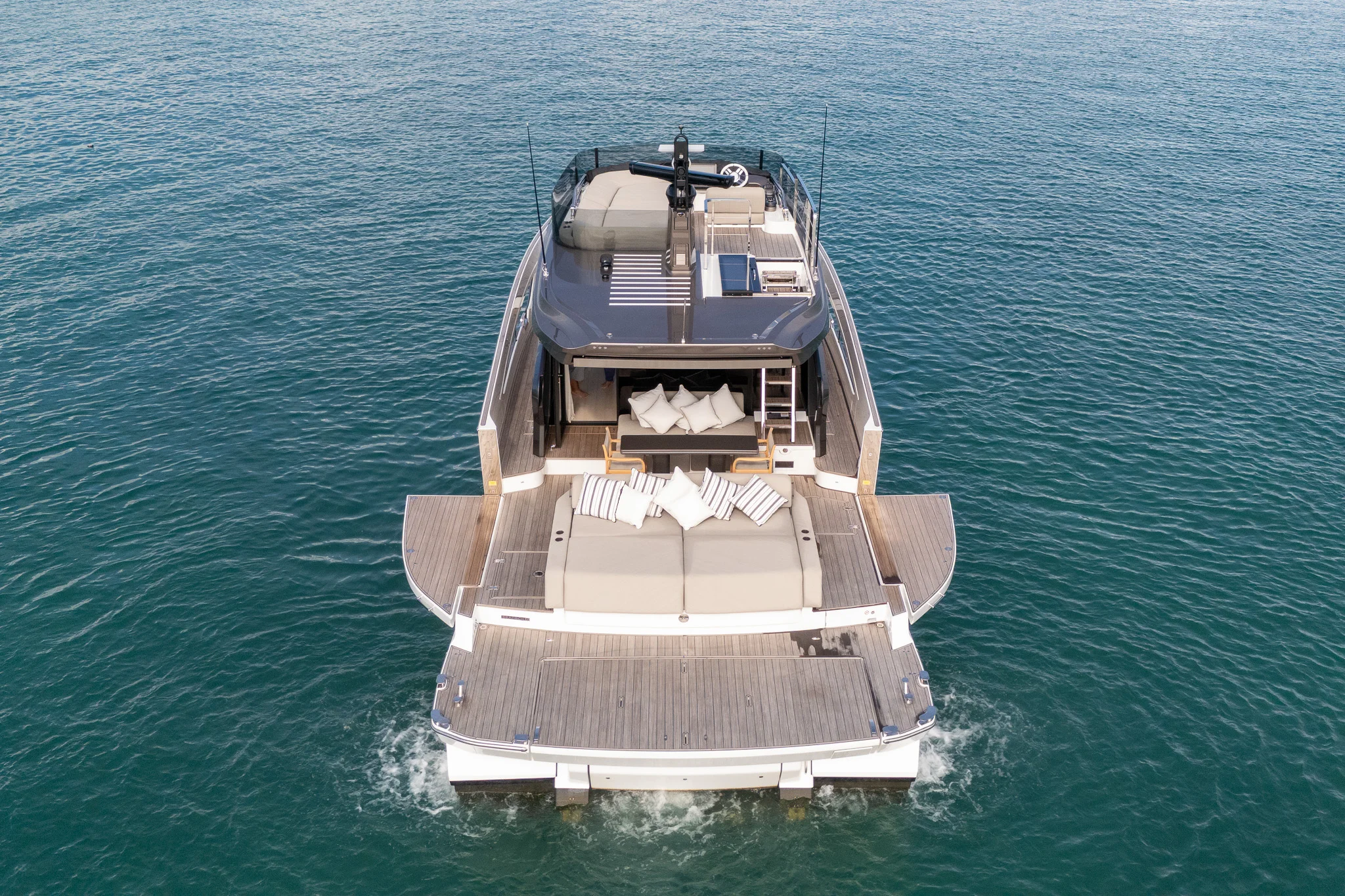 2026 Azimut Seadeck 6 Image Thumbnail #9