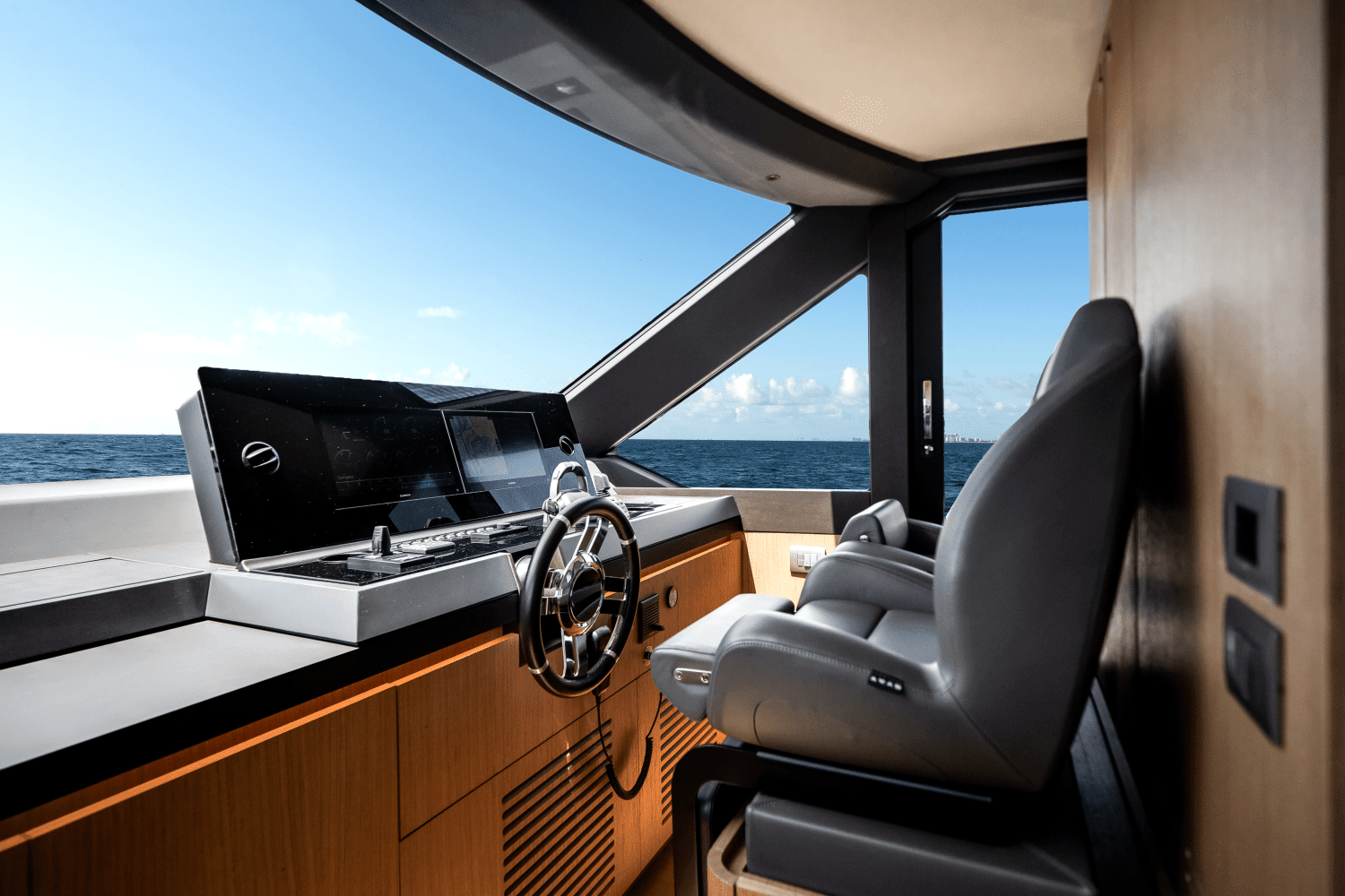 2025 Azimut
                                                             Seadeck 7 Image Thumbnail #50