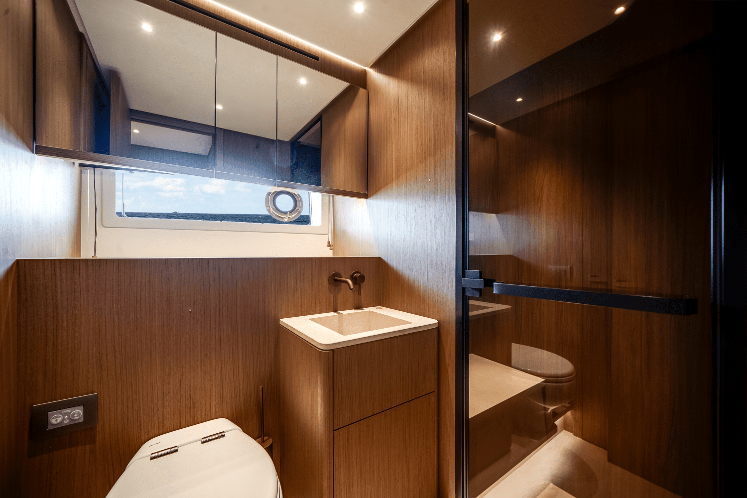 2025 Azimut
                                                             Seadeck 7 Image Thumbnail #42