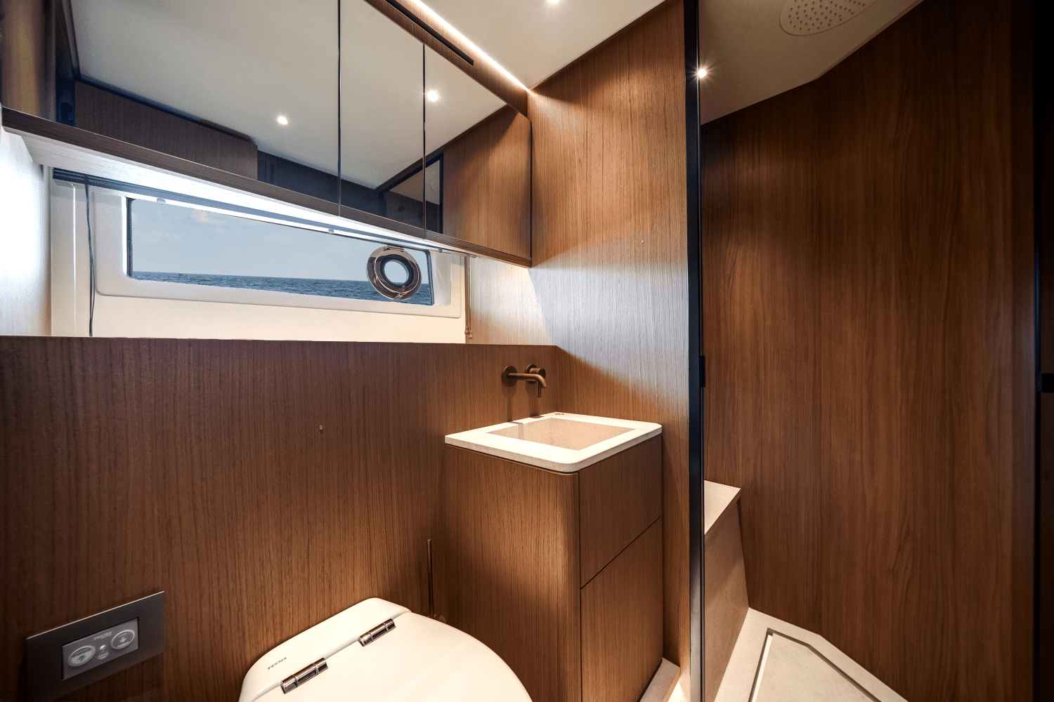 2025 Azimut
                                                             Seadeck 7 Image Thumbnail #46