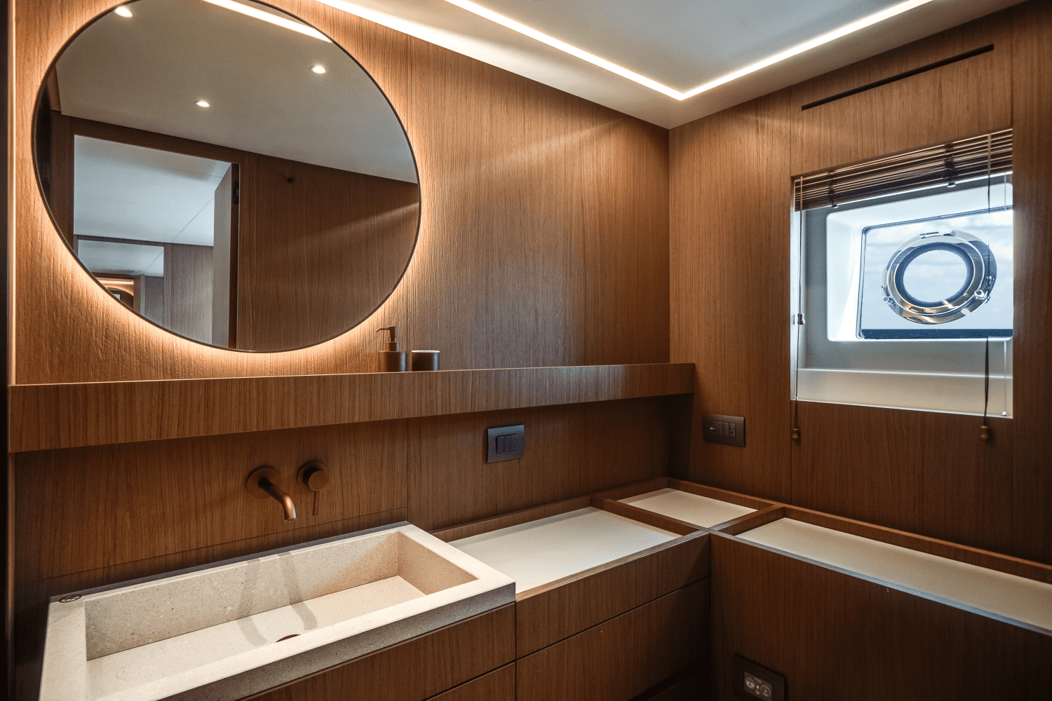 2025 Azimut
                                                             Seadeck 7 Image Thumbnail #32