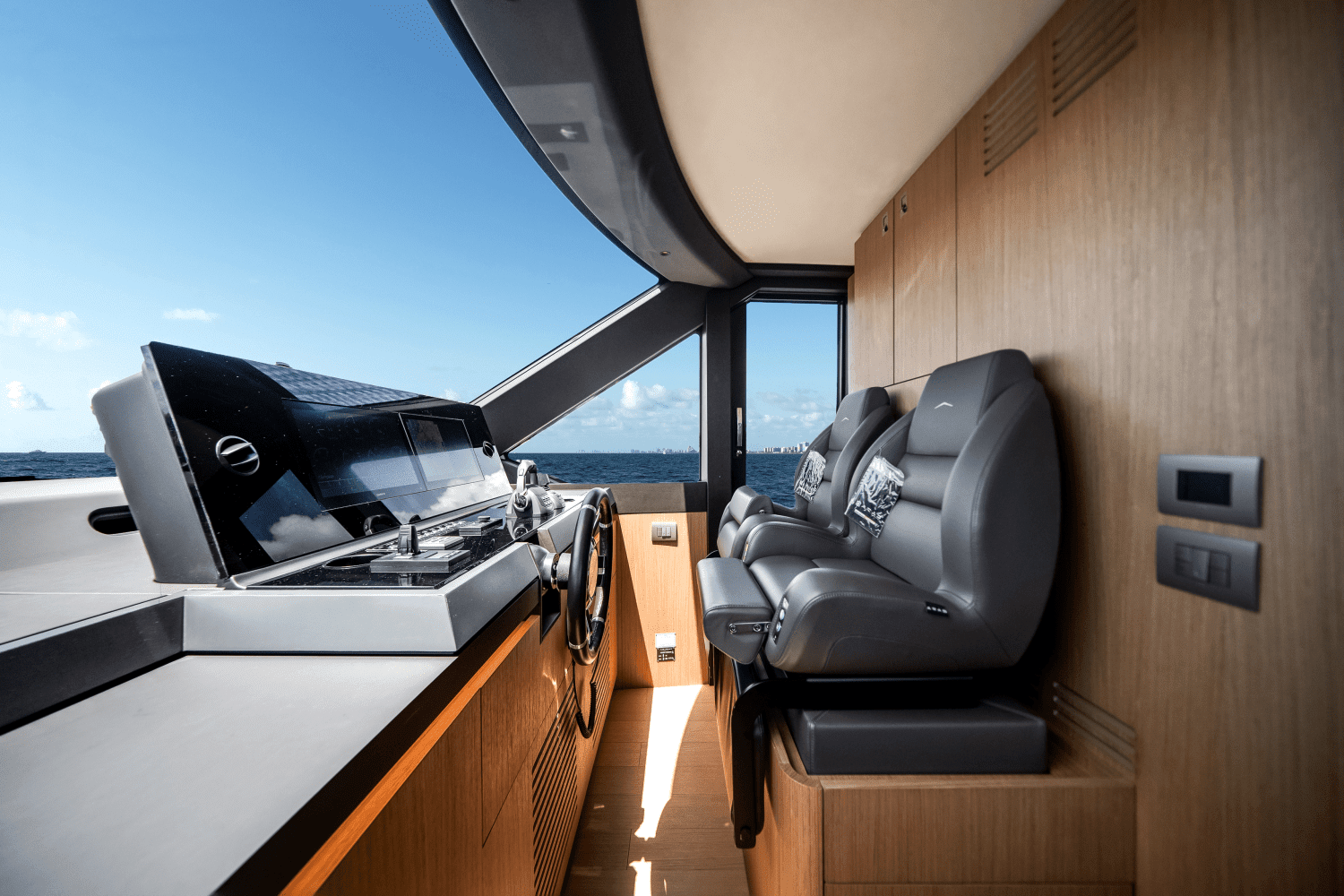 2025 Azimut
                                                             Seadeck 7 Image Thumbnail #51