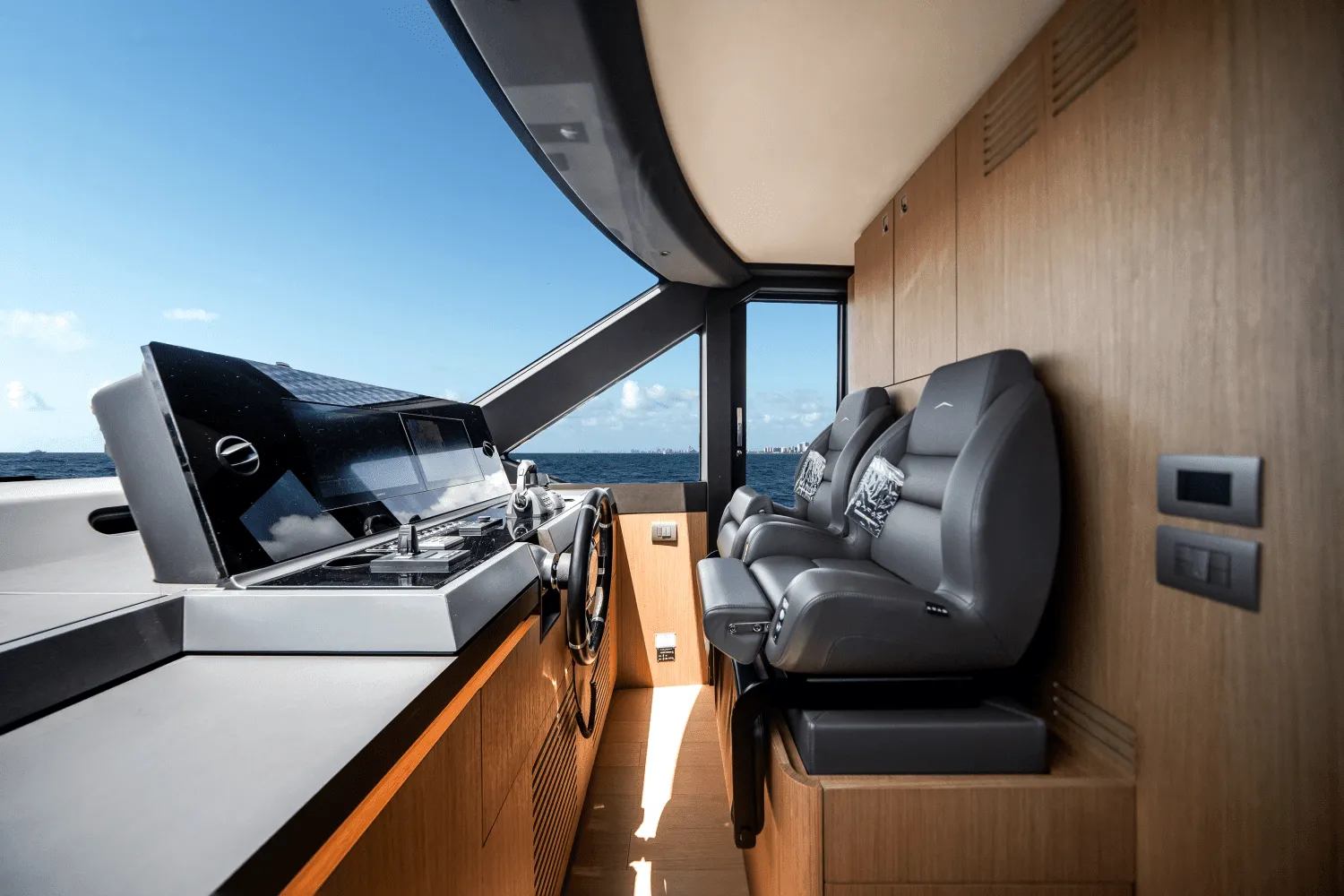 2025 Azimut Seadeck 7 Image Thumbnail #52