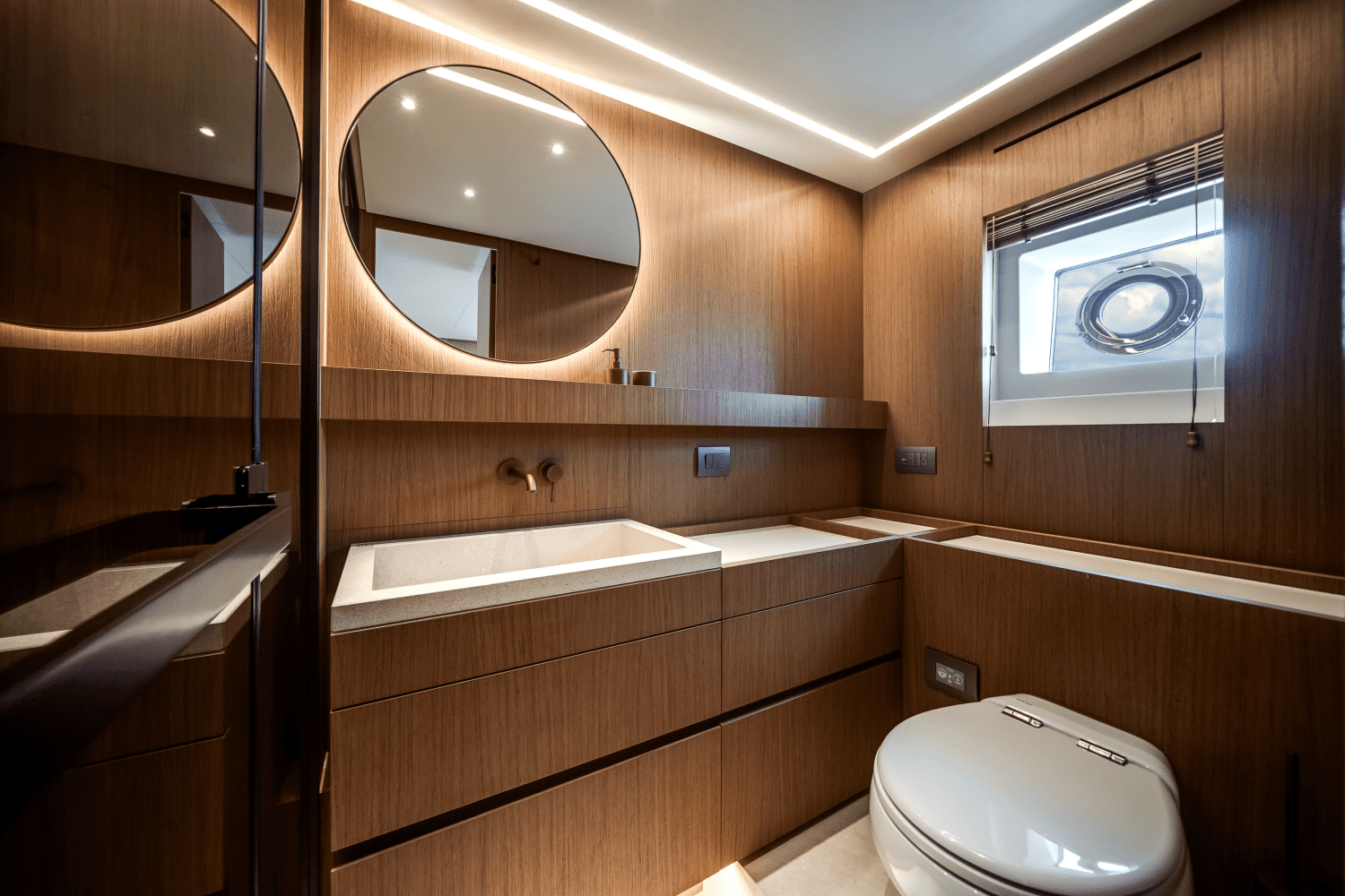 2025 Azimut
                                                             Seadeck 7 Image Thumbnail #33