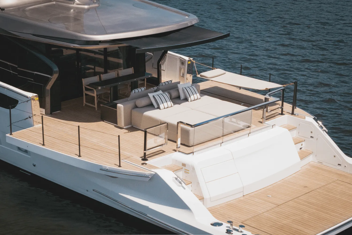 2025 Azimut Seadeck 7 Image Thumbnail #9