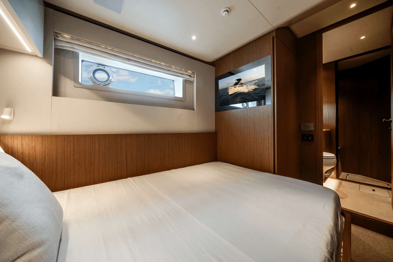 2025 Azimut
                                                             Seadeck 7 Image Thumbnail #45