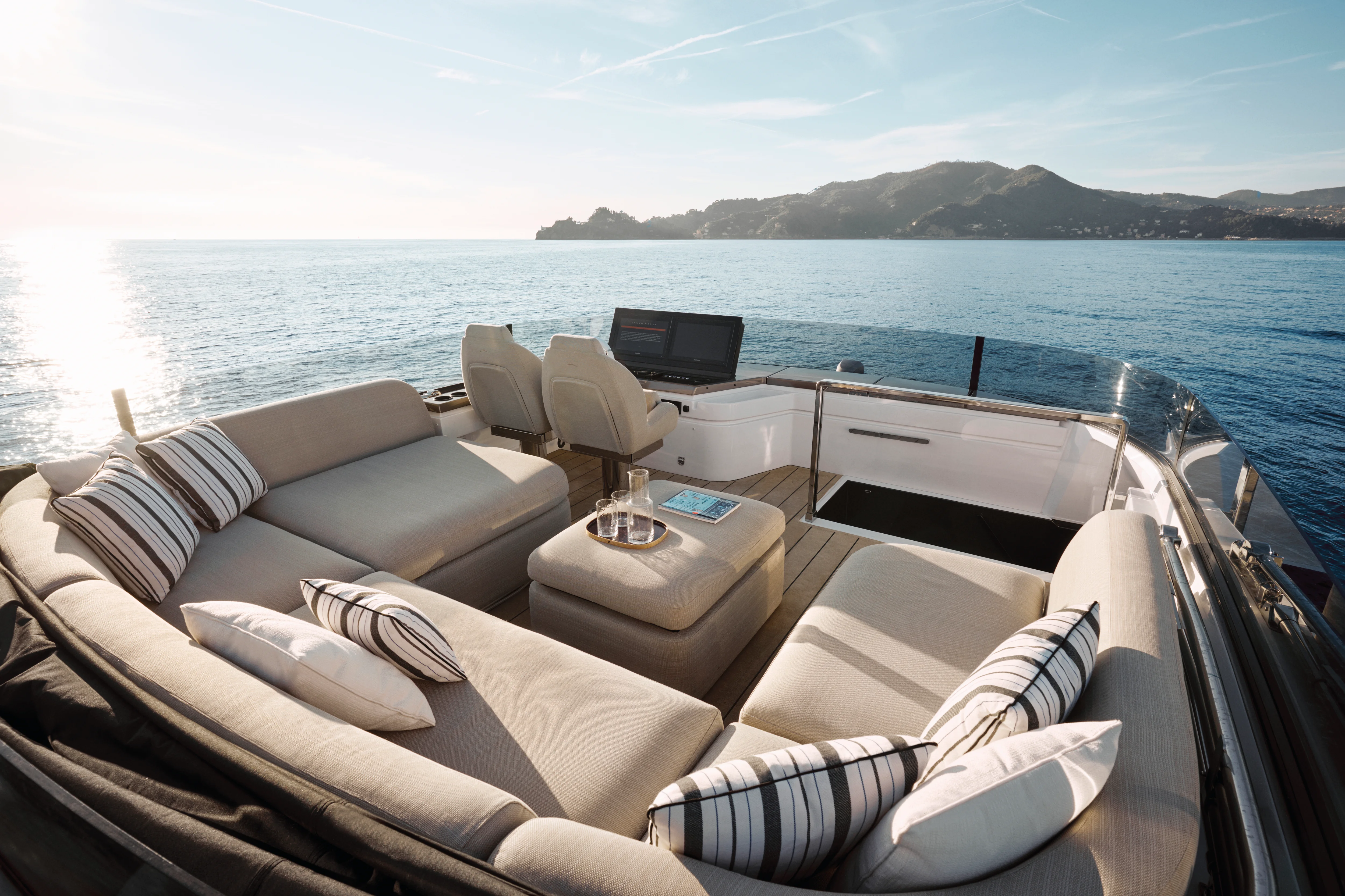 2026 Azimut Seadeck 7 Image Thumbnail #8