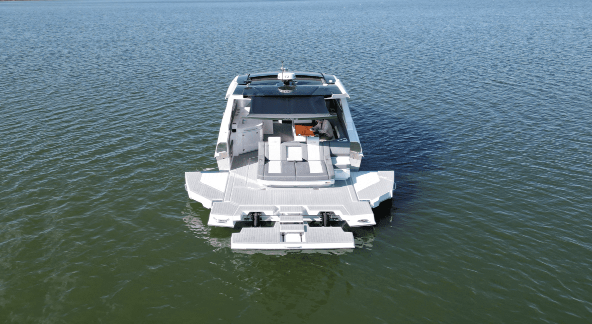 2025 Cruisers Yachts 42 GLS Image Thumbnail #8