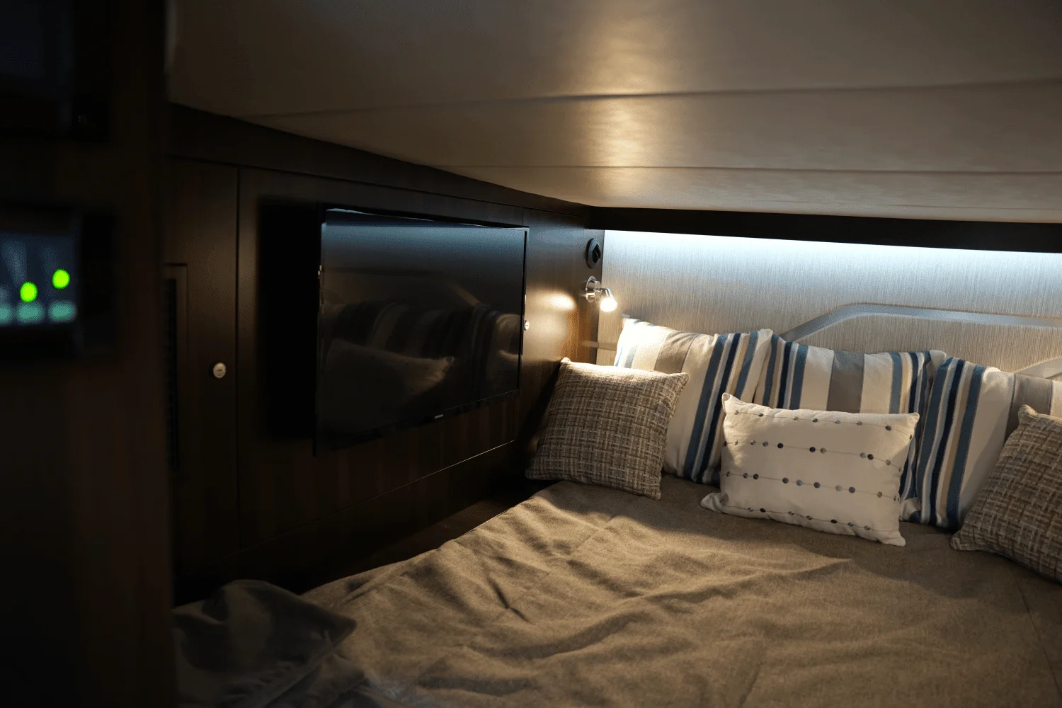 2025 Cruisers Yachts 42 GLS Image Thumbnail #43