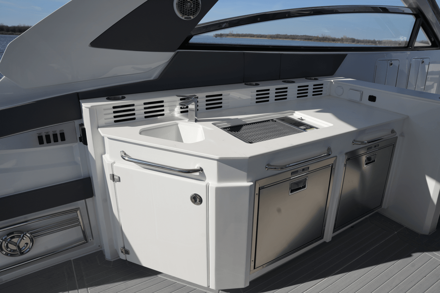 2025 Cruisers Yachts 42 GLS Image Thumbnail #23