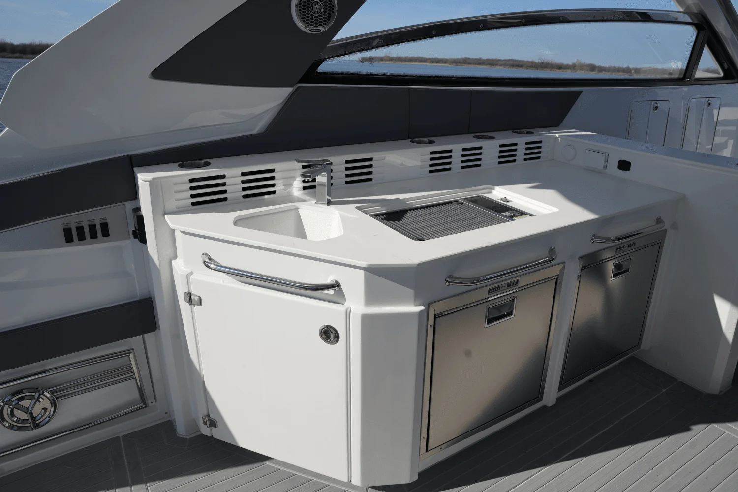 2025 Cruisers Yachts 42 GLS Image Thumbnail #23