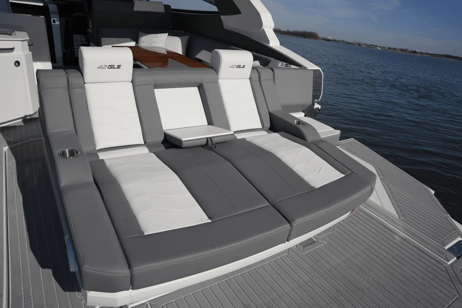 2025 Cruisers Yachts 42 GLS Image Thumbnail #14