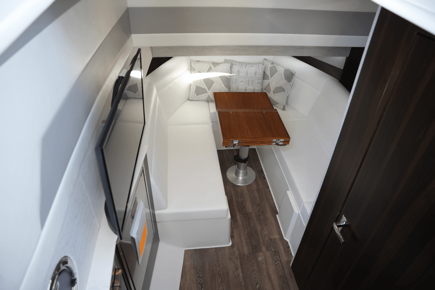 2025 Cruisers Yachts 42 GLS Image Thumbnail #38