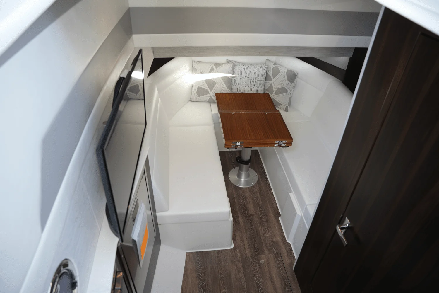 2025 Cruisers Yachts 42 GLS Image Thumbnail #38