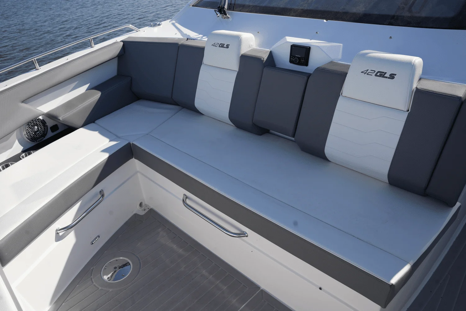 2025 Cruisers Yachts 42 GLS Image Thumbnail #36