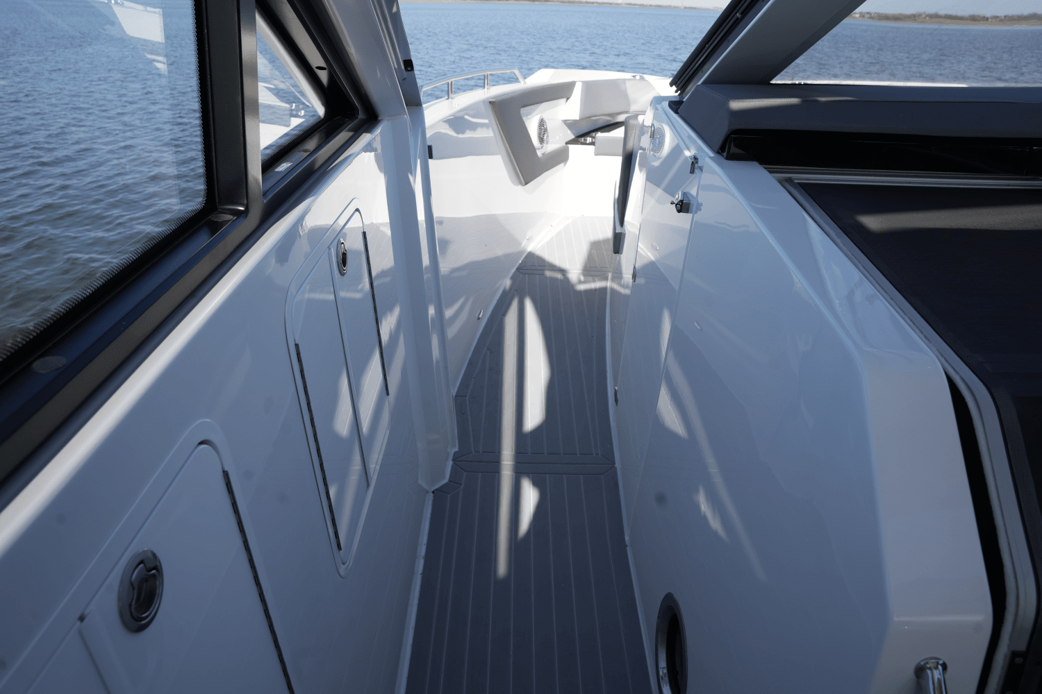 2025 Cruisers Yachts 42 GLS Image Thumbnail #33