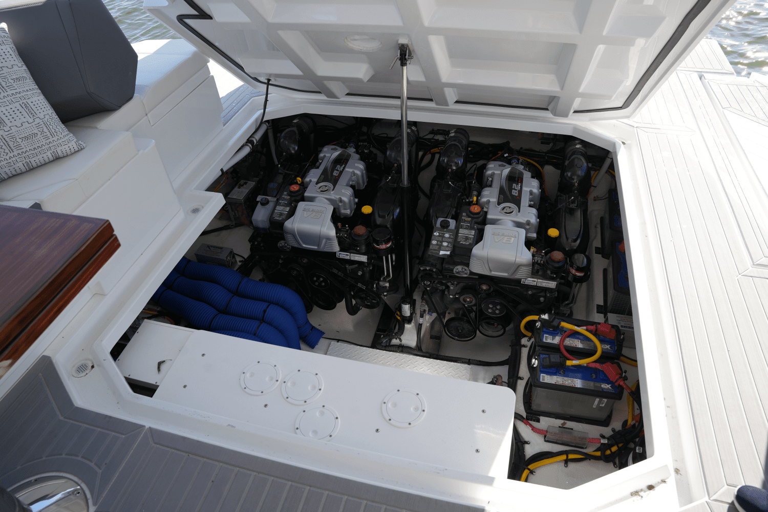 2025 Cruisers Yachts 42 GLS Image Thumbnail #47