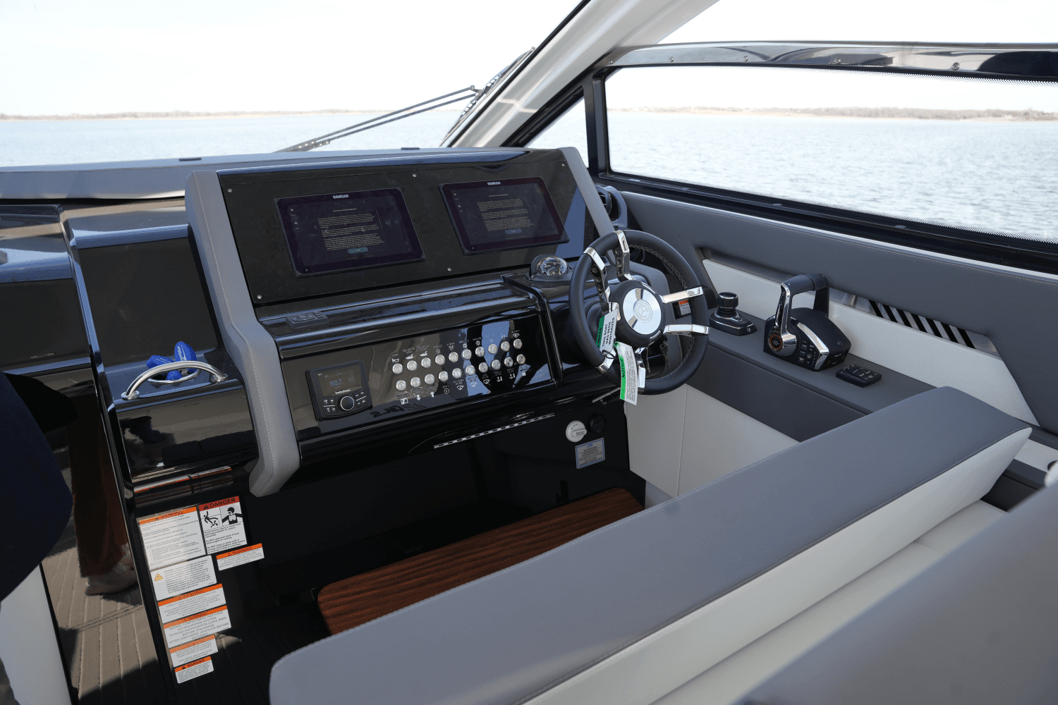 2025 Cruisers Yachts 42 GLS Image Thumbnail #25