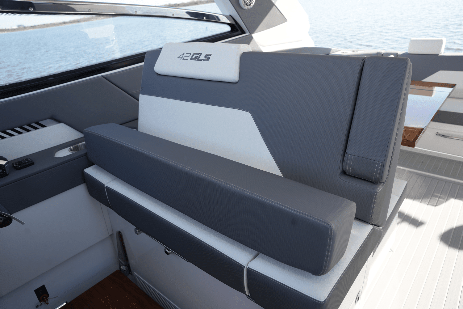 2025 Cruisers Yachts 42 GLS Image Thumbnail #27