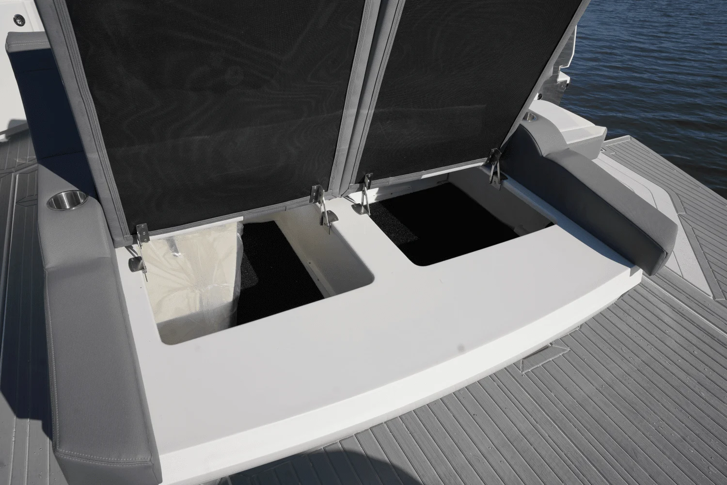 2025 Cruisers Yachts 42 GLS Image Thumbnail #18