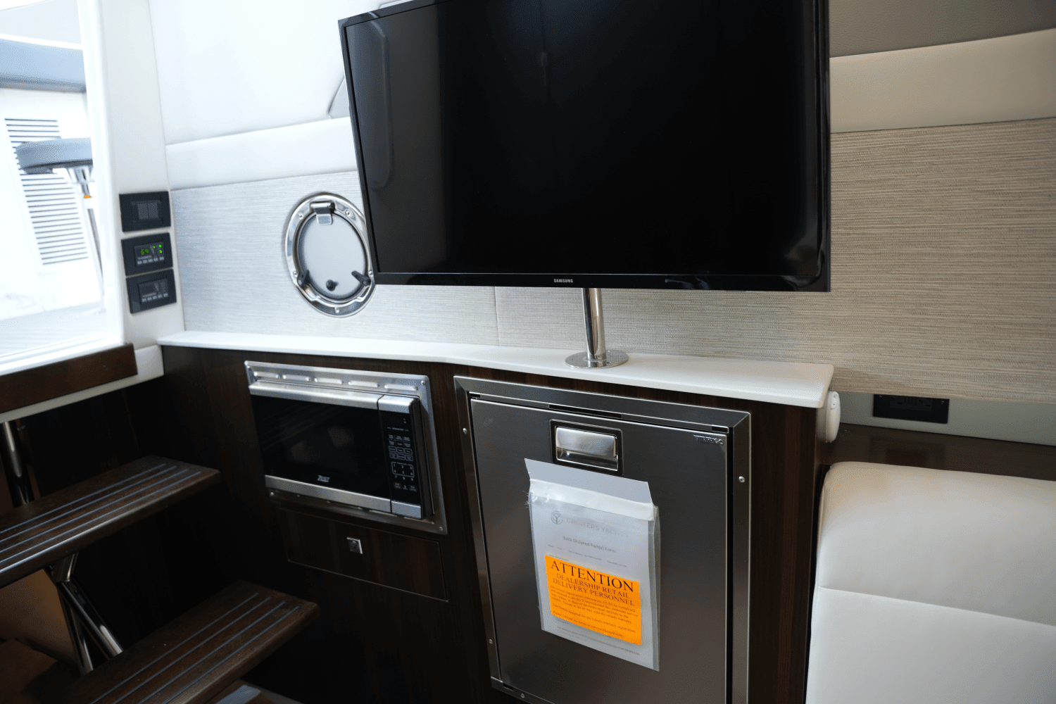 2025 Cruisers Yachts 42 GLS Image Thumbnail #40