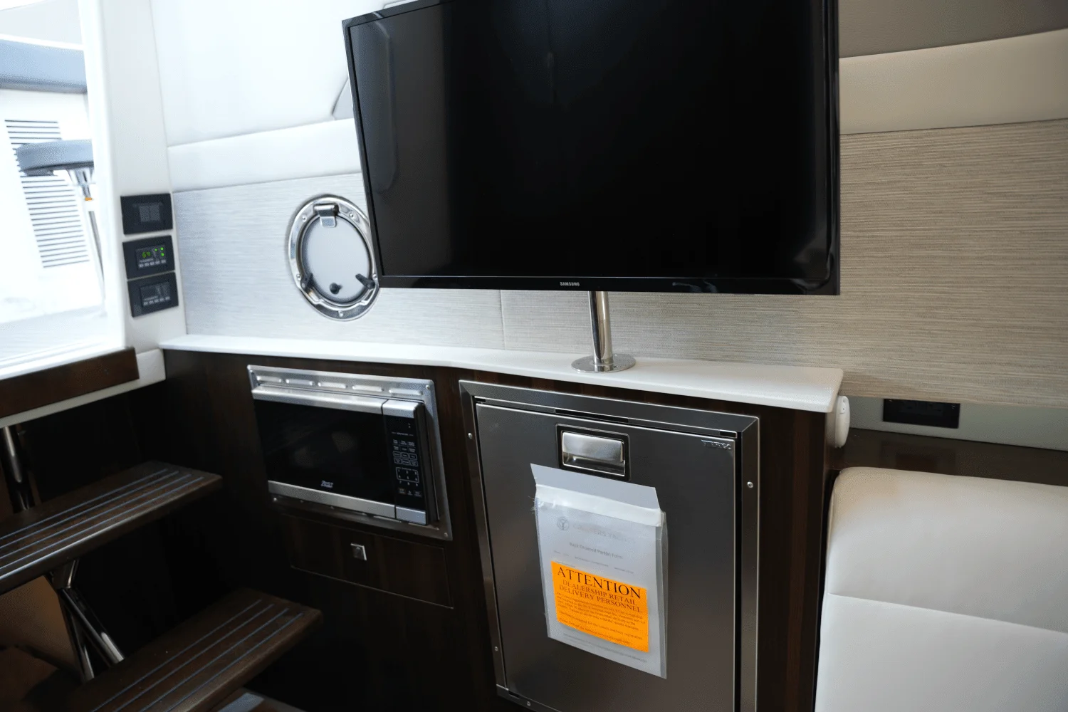 2025 Cruisers Yachts 42 GLS Image Thumbnail #40