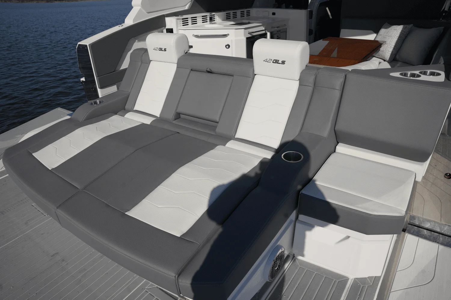 2025 Cruisers Yachts 42 GLS Image Thumbnail #15