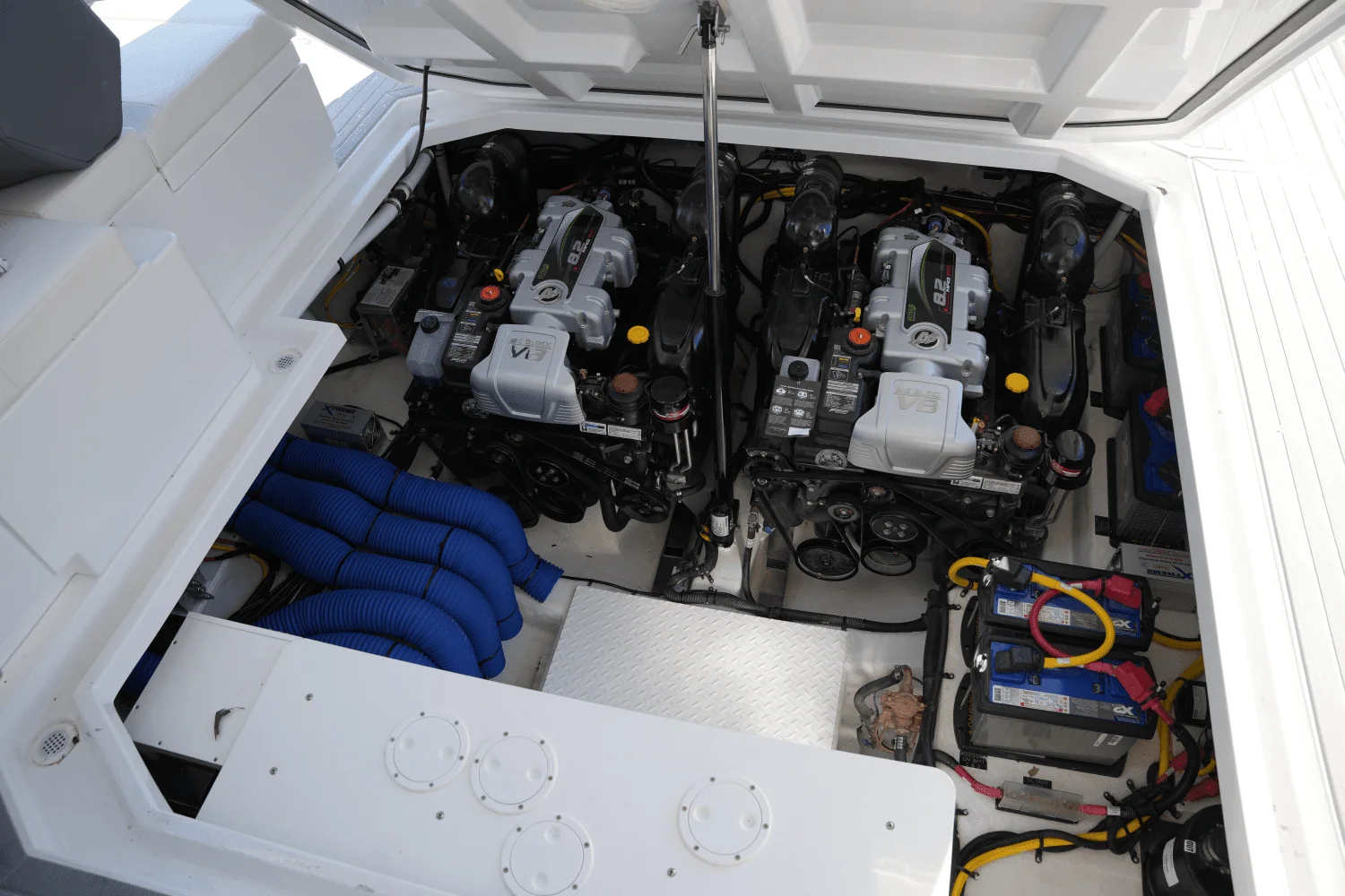 2025 Cruisers Yachts 42 GLS Image Thumbnail #48