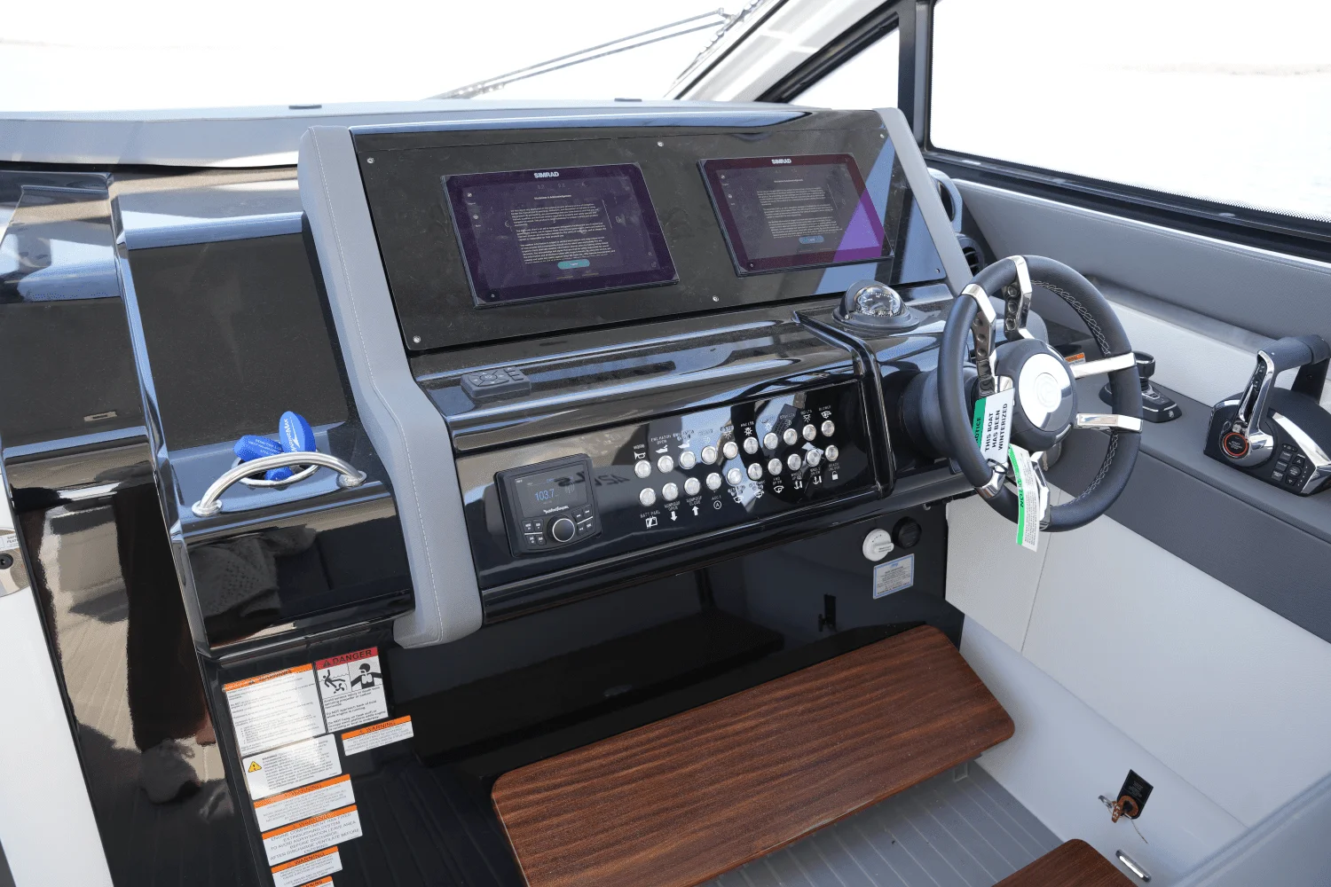 2025 Cruisers Yachts 42 GLS Image Thumbnail #26