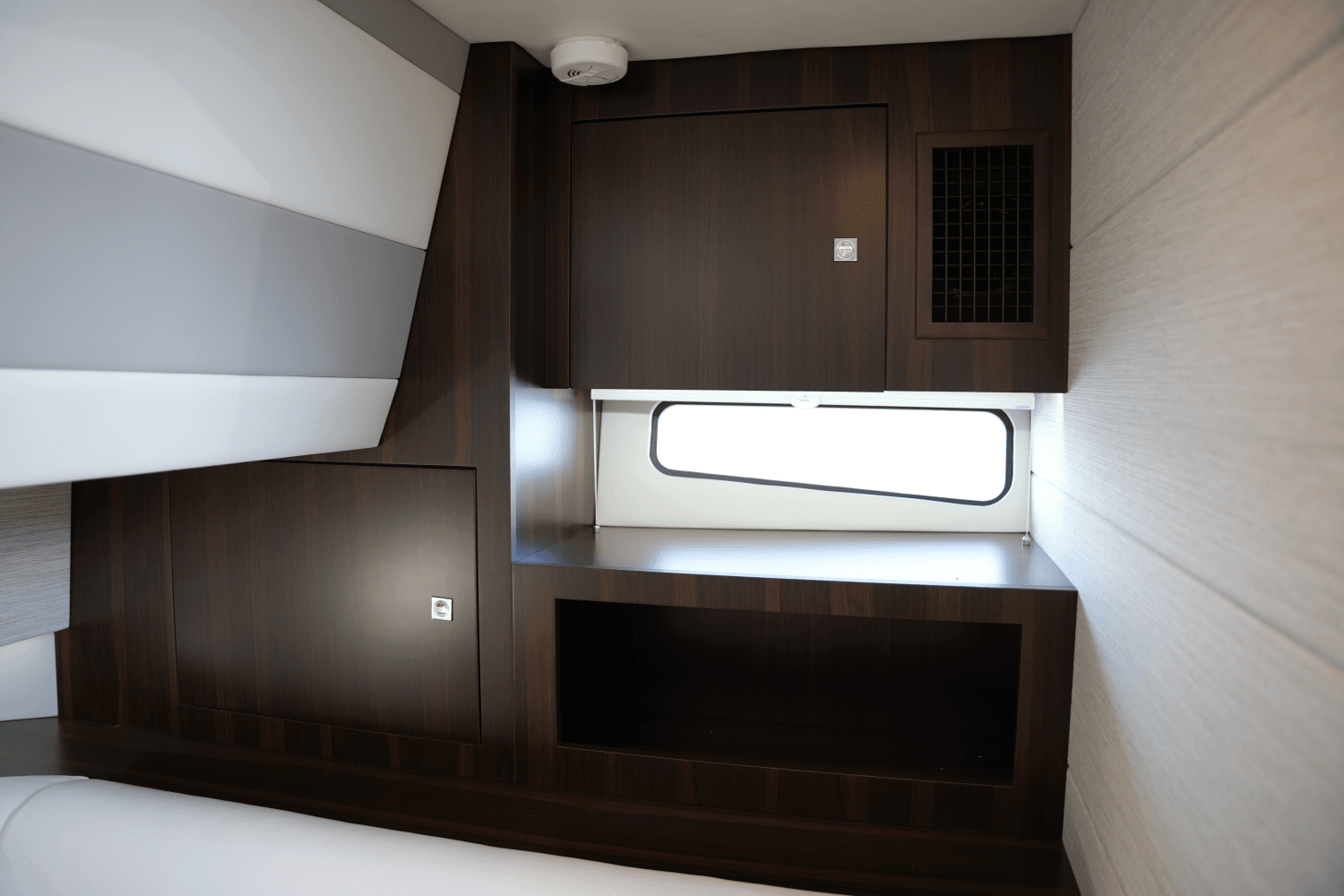 2025 Cruisers Yachts 42 GLS Image Thumbnail #41