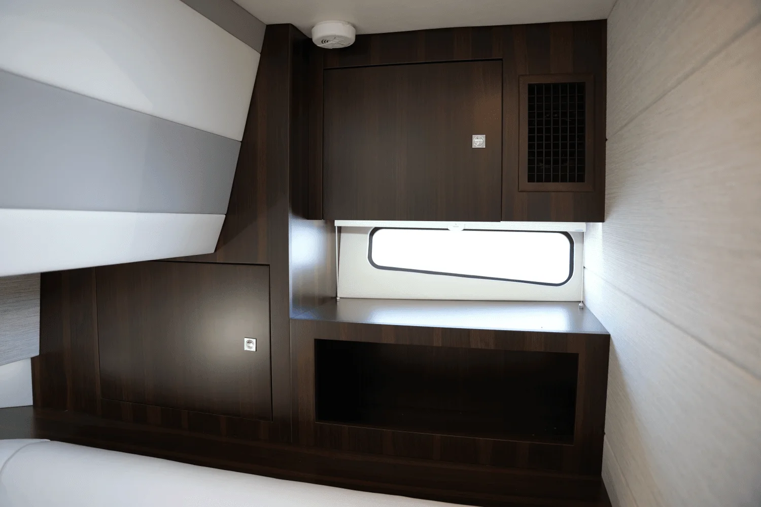 2025 Cruisers Yachts 42 GLS Image Thumbnail #41