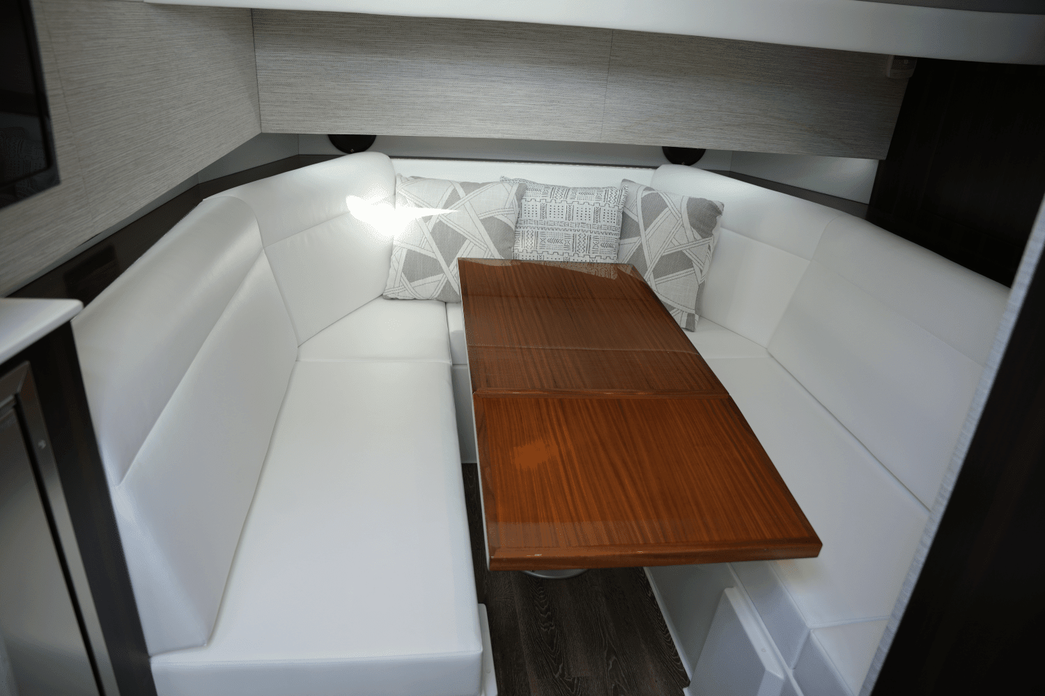 2025 Cruisers Yachts 42 GLS Image Thumbnail #39