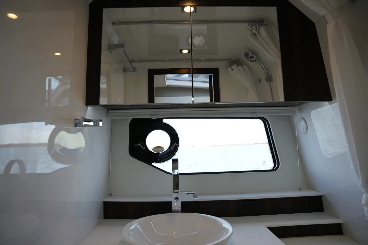 2025 Cruisers Yachts 42 GLS Image Thumbnail #45