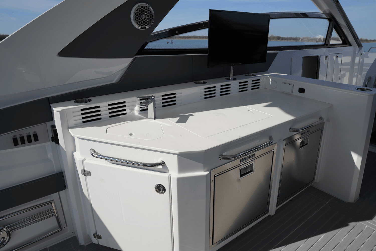 2025 Cruisers Yachts 42 GLS Image Thumbnail #28