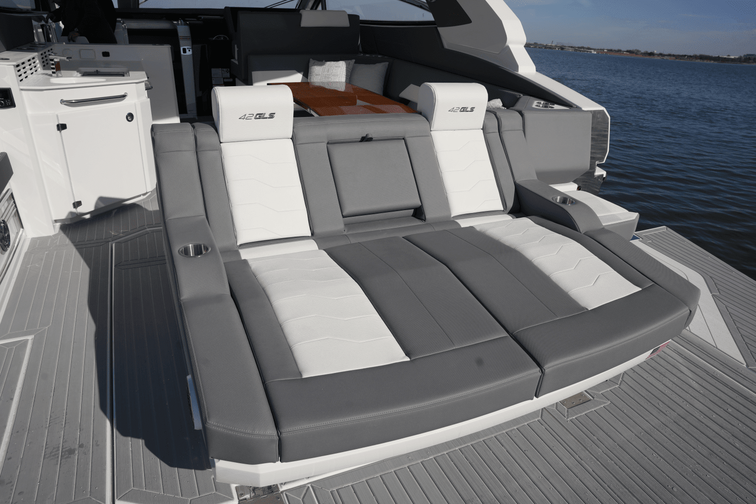 2025 Cruisers Yachts 42 GLS Image Thumbnail #13