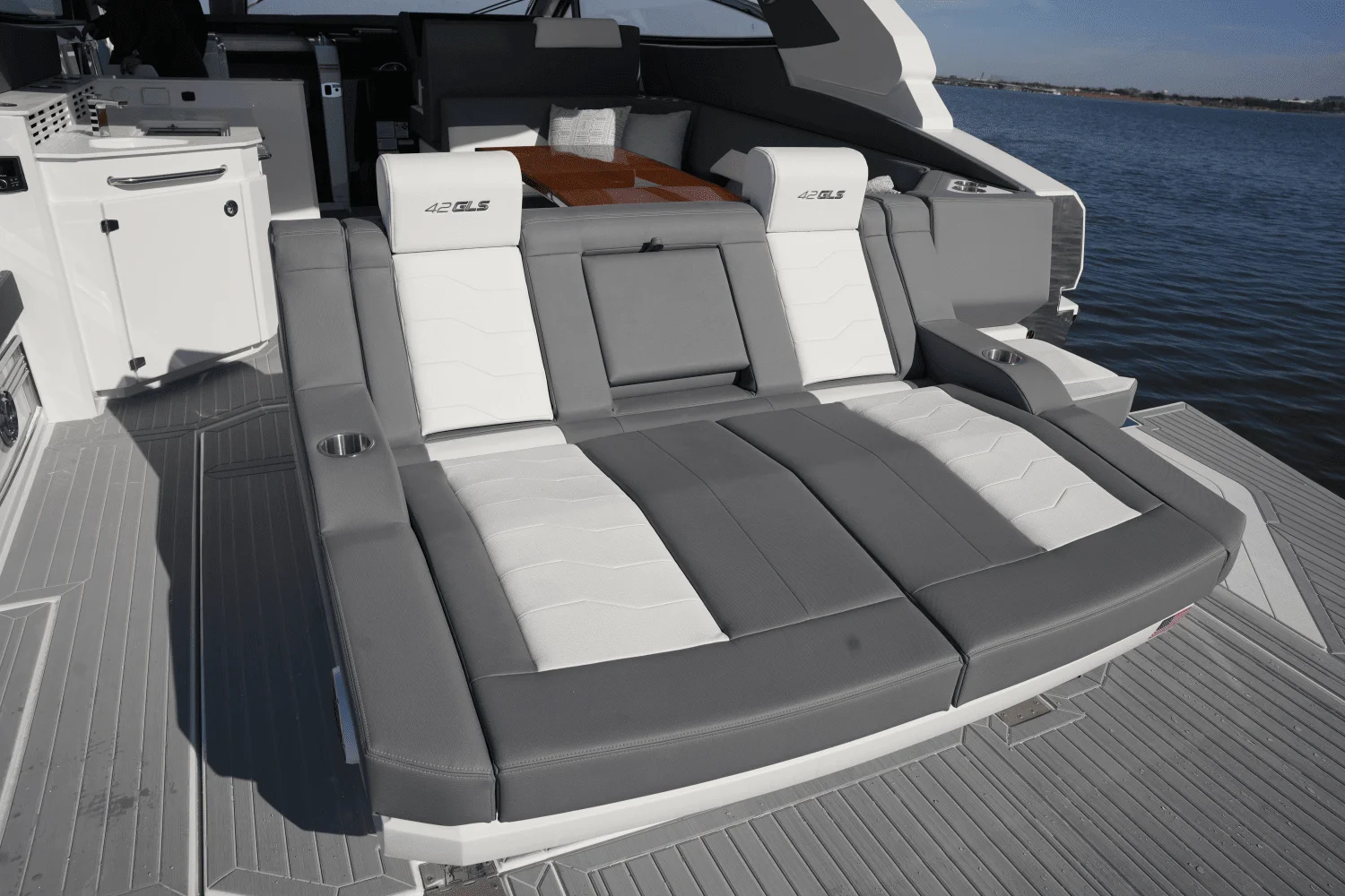 2025 Cruisers Yachts 42 GLS Image Thumbnail #13