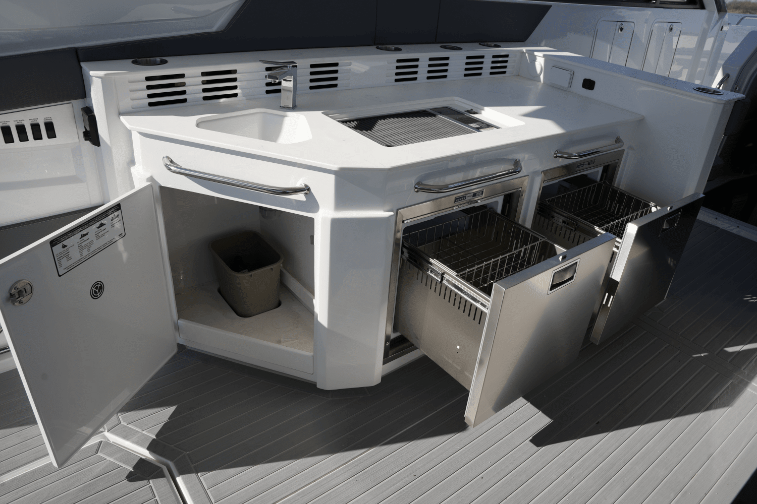 2025 Cruisers Yachts 42 GLS Image Thumbnail #24