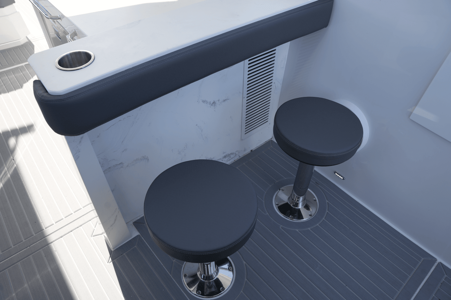 2025 Cruisers Yachts 42 GLS Image Thumbnail #31