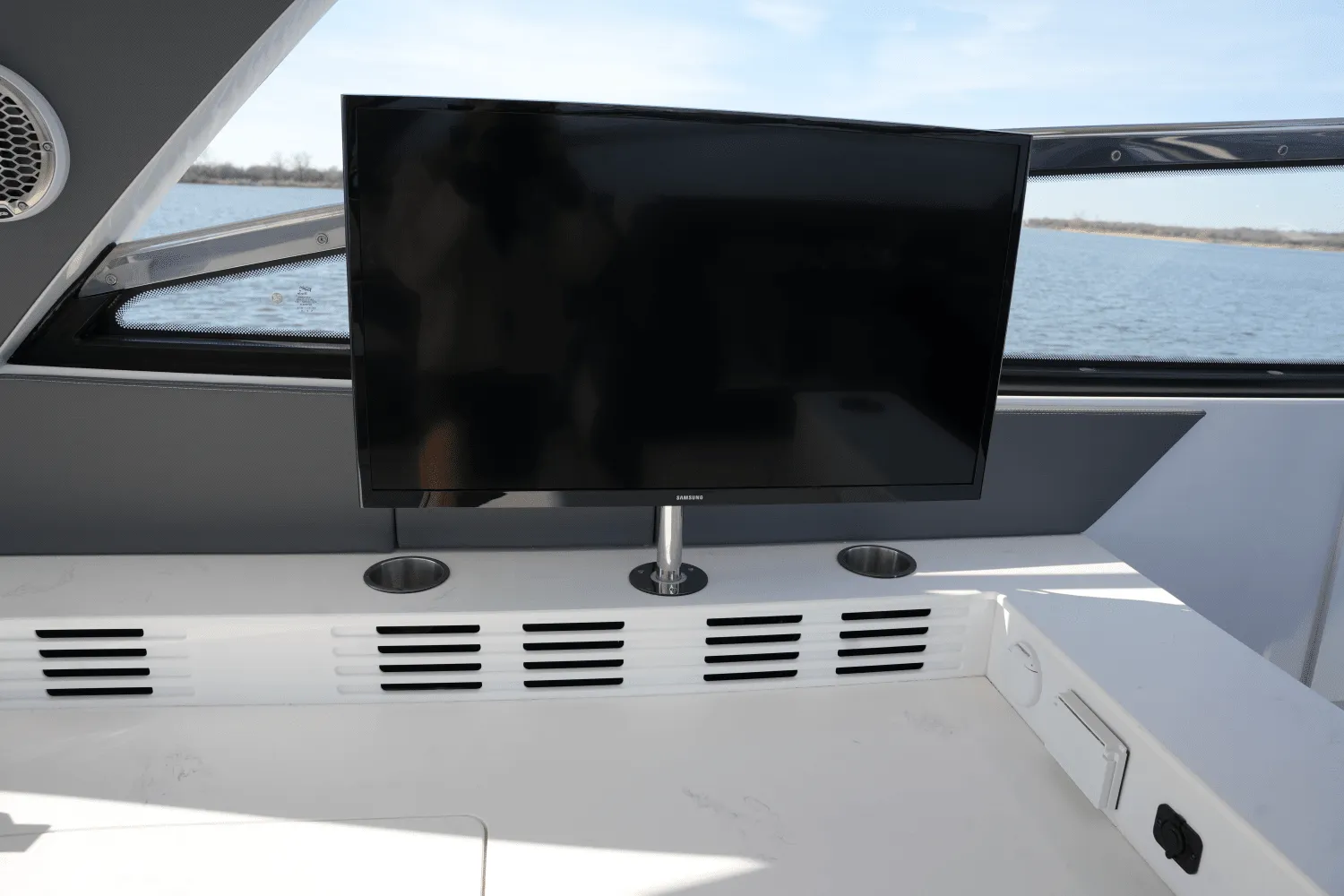 2025 Cruisers Yachts 42 GLS Image Thumbnail #29