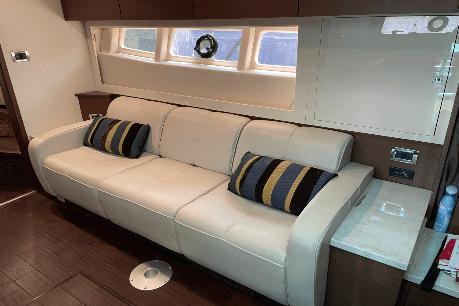 2012 Sea Ray 410 SUNDANCER Image Thumbnail #7