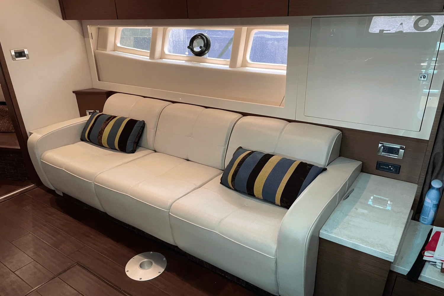 2012 Sea Ray 410 SUNDANCER Image Thumbnail #7